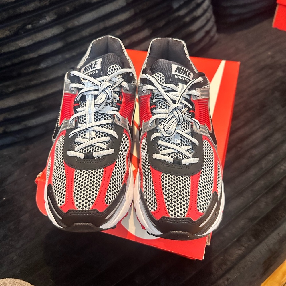 Nike Zoom Vomero 5 Red/Black/Silver -BRAND NEW